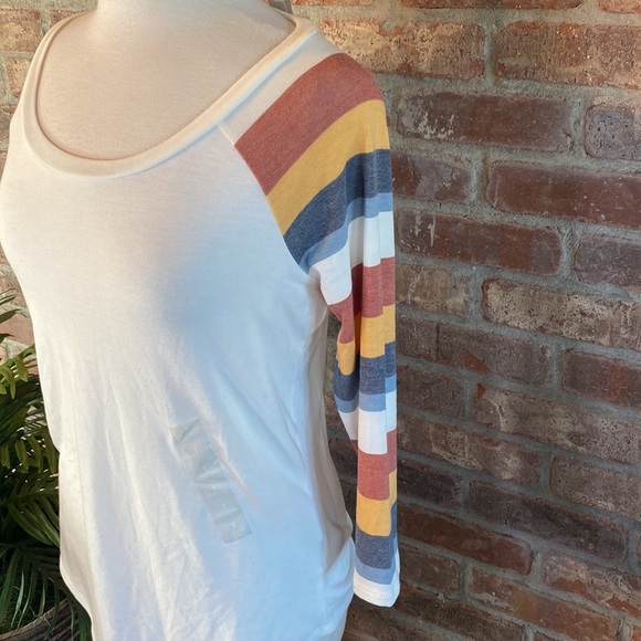 Maurices XS white 3/4 sleeve scoop neck t-shirt - Picture 3 of 10